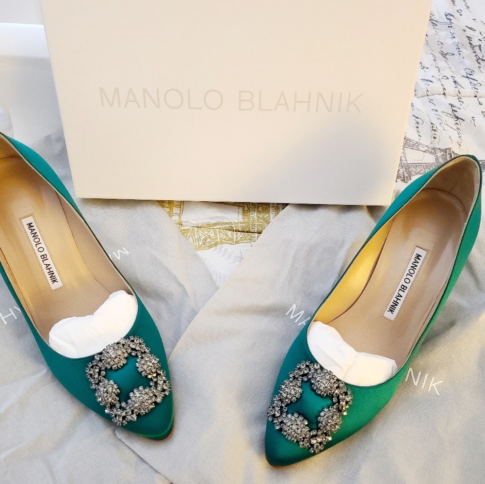 Manolo Blahnik Satin Hangisi